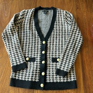 Tahari houndstooth sweater